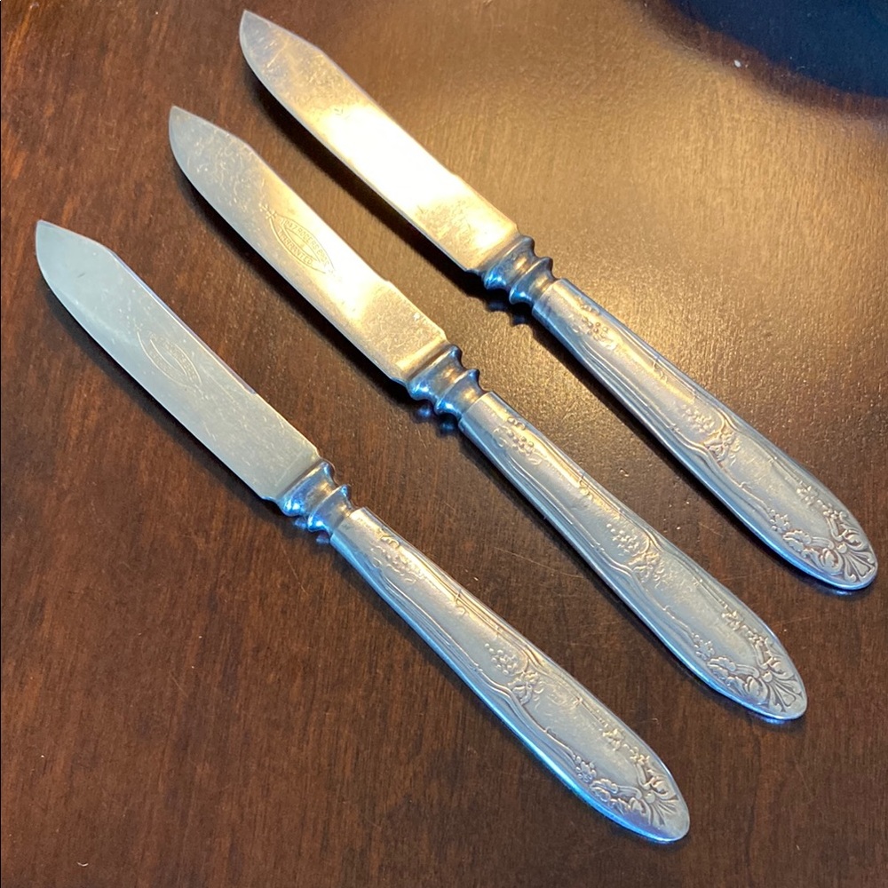 Vintage 1847 Wm. Rogers Bros. Set Of 3 Butter Knives!